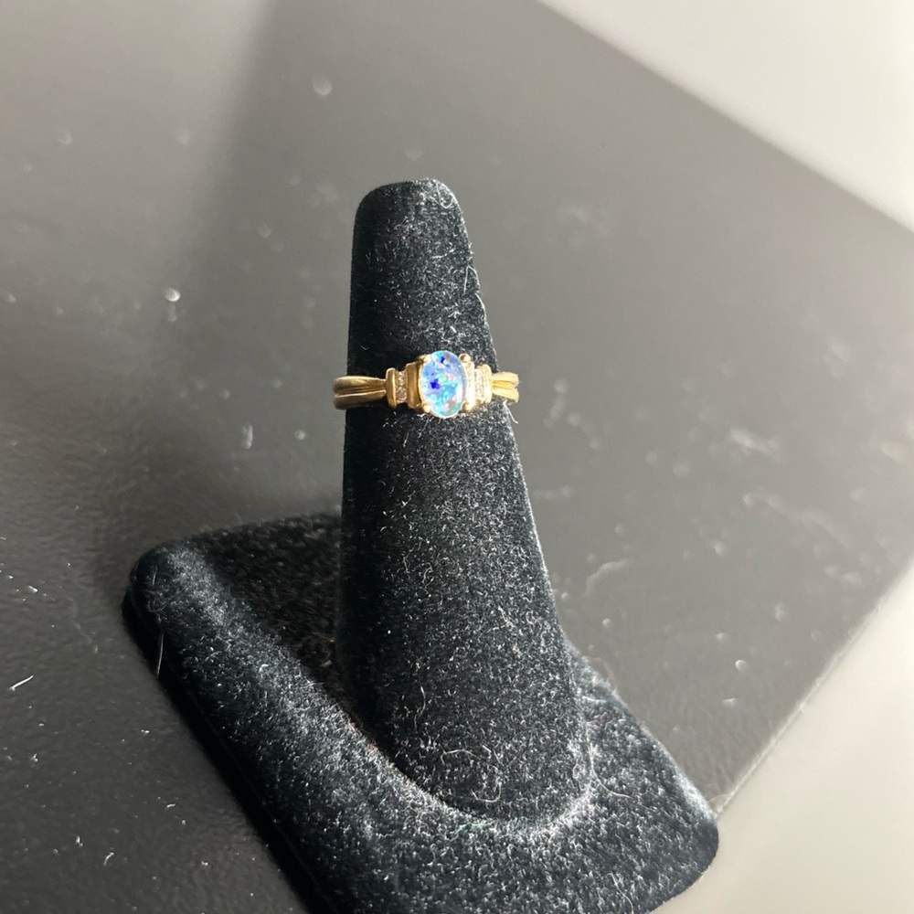 Dazzling Opal Gold Ring - Picture 4 of 7